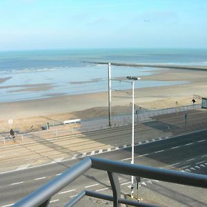 Studio Apartment 'De Strandwandeling' With Frontal Sea View Near Ostend Exterior photo