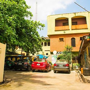 Amenze Guest House Lagos Exterior photo