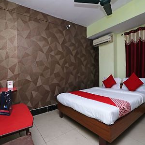 Oyo 10470 Hollywood Hotels And Resorts Kolkata Exterior photo