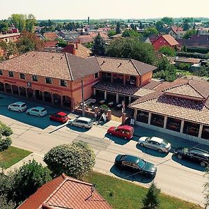 Corvin Pension And Restaurant Velky Meder Exterior photo