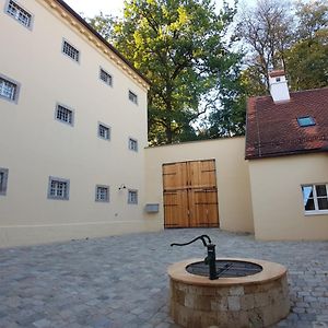 Stadthotel - Das Alte Gefangnis Braunau am Inn Exterior photo