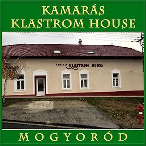 Kamaras Klastrom House Mogyorod Exterior photo