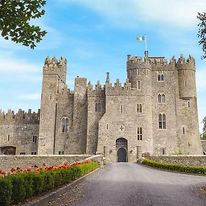 Kilkea Castle Hotel Exterior photo