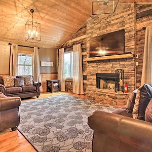 Spacious Gatlinburg Cabin With Hot Tub And Game Room! Exterior photo