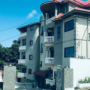 Belvoir Estate & Luxury Furnished Serviced Aparthotel & Residence, Ensuite Hotel Rooms, 1 Bed Apartment Ground Floor Split Levels & 2 Beds Upper Floors Freetown Exterior photo