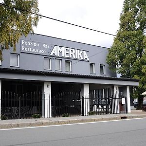 Restaurace A Hotel Amerika Havirov Exterior photo