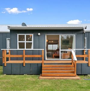 Clara'S Togs And Towels - Waihi Accommodation - Bachcare Nz Exterior photo