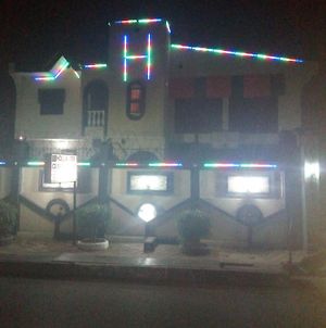 Holla-Jobi Guest House Lagos Exterior photo
