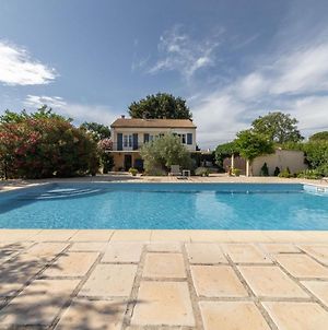 Lavish Villa In Carpentras With Private Swimming Pool Exterior photo