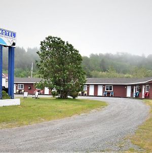 Motel Riviere Trois Pistoles Exterior photo
