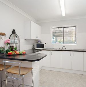 Lorikeet Retreat, 2/117 Tomaree Rd - Pet Friendly, Air Conditioned Holiday House Apartment Shoal Bay Exterior photo