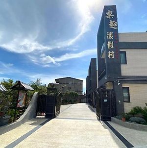 Happy Holiday Guesthouse Chiayi City Exterior photo