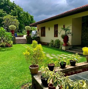 Lanka Golf Villa Collection - Villa Gelian Digana Exterior photo