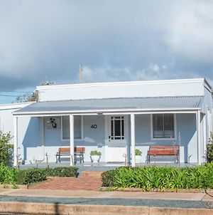 The Rested Guest 3 Bedroom Cottage West Wyalong Exterior photo