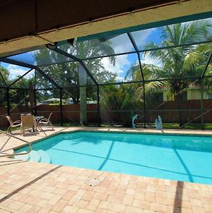Heated Saltwater Pool, Newly Furnished, Close To Shopping And More - Villa Tropical Paradise Cape Coral Exterior photo