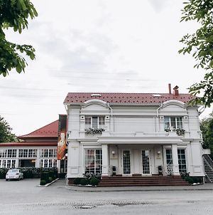 Hotel Aristocrat Chernivtsi Exterior photo