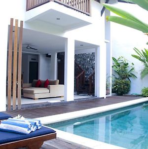 De Lu Villas And Suite Kerobokan (Bali) Exterior photo