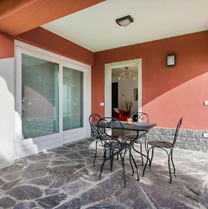 Nice Apartment In A Villa With Three Apartments With Private Porch And Garden Comerio Exterior photo