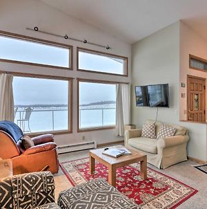 Spacious Family Home With Deck And Million-Dollar View Anchorage Exterior photo
