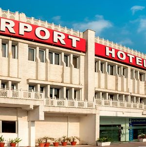 Airport Hotel New Delhi Exterior photo