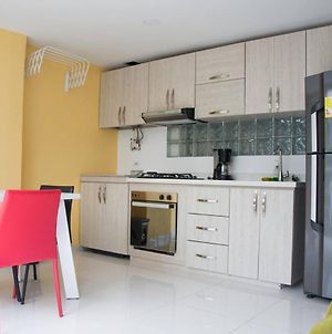 Apartaestudio En Pinares- Yellow Apartment Pereira Exterior photo