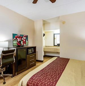 Red Roof Inn & Suites Statesboro - University Exterior photo