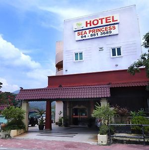 Oyo 528 Andaman Sea Hotel PENANG Exterior photo