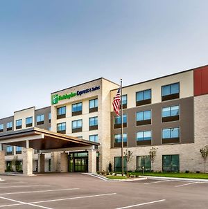 Holiday Inn Express & Suites Milwaukee - West Allis Exterior photo