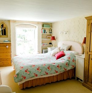 Plovers Cottage Garden View Bedroom With Private Entrance Chichester Exterior photo