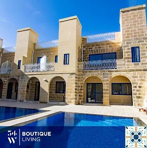 Fiftyfour West Boutique Living Bed & Breakfast Gharb  Exterior photo