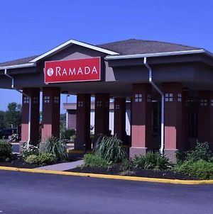 Ramada By Wyndham East Syracuse Carrier Circle Hotel Exterior photo