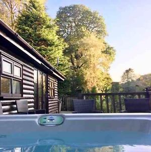 Mistletoe One Luxury Lodge With Hot Tub Windermere Exterior photo