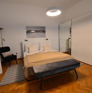 Apartment Penzing Vienna Exterior photo