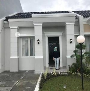 Losari Makassar Guest House Saonek Exterior photo