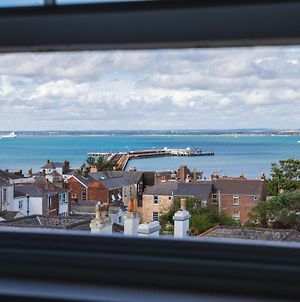 Bright Executive Apartment With Views Of Solent Ryde  Exterior photo