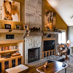 Lazy Bear Lodge Crested Butte Room photo