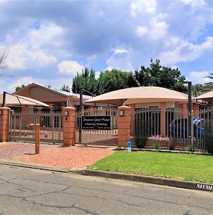 Premiere Guest House Bloemfontein Exterior photo