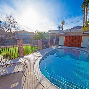 Newer Ranch With Pool And Hot Tub Near The Strip And Freemont Street. Villa Las Vegas Exterior photo
