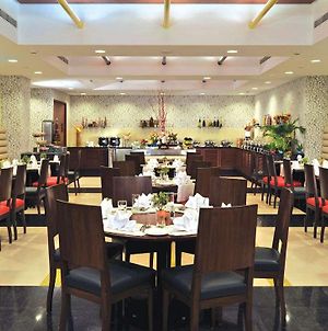 Fortune Park Lake City Hotel Mumbai Restaurant photo