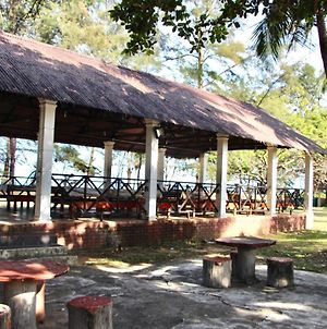 Lis Na Ree Resort Kampung Sungai Ular Exterior photo