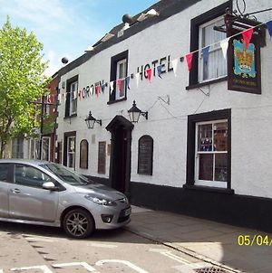 The Crown Hotel Royal Wootton Bassett Exterior photo