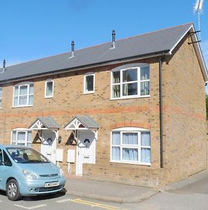 Friars Walk Houses With 2 Bedrooms, 2 Bathrooms, Fast Wi-Fi And Private Parking Sittingbourne Exterior photo
