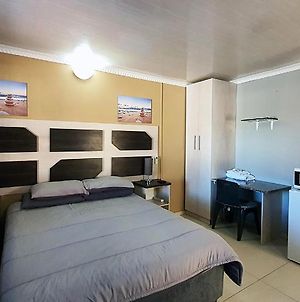 Genesis Self Catering Apartments Bloemfontein Exterior photo
