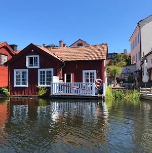 Stugan Med Bryggan I Gamla Staden Villa Eskilstuna Exterior photo