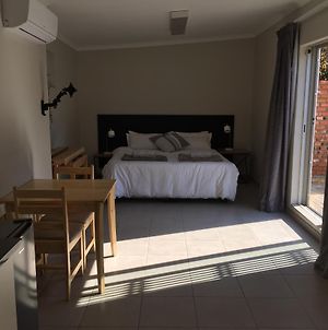 One One Five Albrecht Street Apartment Bloemfontein Exterior photo