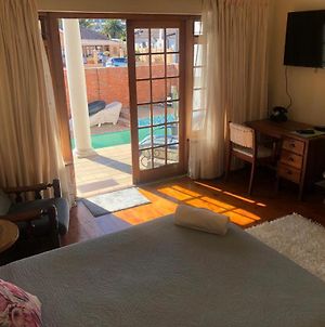 Sunny Private Room On The Porch Port Elizabeth Exterior photo