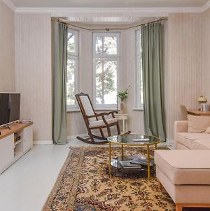 English Home ✣ 2-Bedroom Apartment With Balcony Sofia Exterior photo
