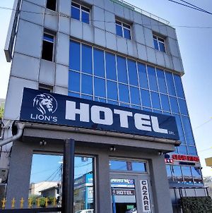 Lion'S Hotel Bucharest Exterior photo