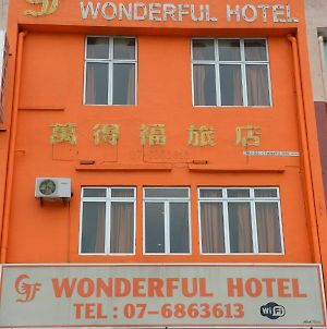 Gf Wonderful Hotel Pontian Kecil Exterior photo