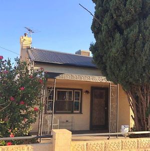 Modern Charming Miners' Cottage +Free Internet Broken Hill Exterior photo